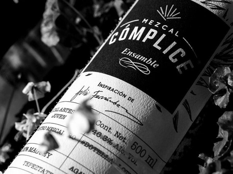 Cómplice de Pasión Ensamble Tepeztate-Jabalí-Tobalá Joven Mezcal